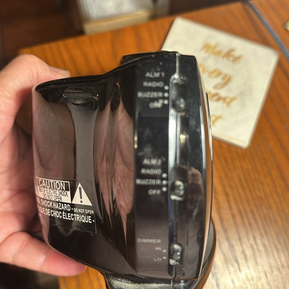 Emerson SmartSet Auto Clock Set System with AM/FM Radio - Picture 3 of 5